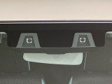 【スズキ セーフティサポート】走行中に前方の車両等を認識し、衝突しそうな時は警報とブレーキで衝突回避と被害軽減をアシスト。より安全にドライブをお楽しみいただけます。