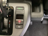 ブレーキホールド機能付き。信号待ちなど足を離してもブレーキ状態を保ち、アクセルを踏むと自動解除されます。スムーズな発進が可能です。