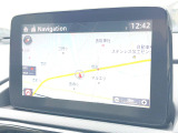 【純正ナビ】人気の純正ナビを装備しております。ナビの使いやすさはもちろん、オーディオ機能も充実!キャンプや旅行はもちろん、通勤や買い物など普段のドライブも楽しくなるはず♪
