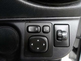 運転席から左右のドアミラーの開閉が可能です♪駐車場でのドアミラーの折り畳みが簡単です♪