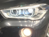 ●LEDヘッドライト:夜間走行時も良好な視界を確保し安心して運転できる高輝度LEDヘッドライトを装備!点灯速度が早く、消費電力も抑えられています。