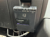 【ETC】有料道路を利用する際に料金所で停止することなく通過できる、ETC車載器(ノンストップ自動料金収受システム機器)が装備されています。セットアップを行うことで利用可能になります。
