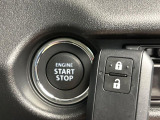 【キーレス】少し離れた場所からでもボタン一つでドアの開錠・施錠ができるのでとっても便利!ドアの鍵穴周りに傷をつけることもありません♪