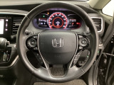ハンドルにHondaセンシング系のクルーズコントロールやレーンキープアシストなどのスイッチと、オーディオの操作スイッチが装備されています。ハンドルから手を離さず安全に操作できます。