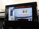 パノラミックビューモニター付きです。車両を上から見たような映像をディスプレイオーディオ画面に表示。運転席からの目視だけでは見にくい、車両周辺の状況をリアルタイムでしっかり確認できます。