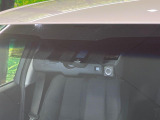 【トヨタセーフティセンス】走行中に前方の車両等を認識し、衝突しそうな時は警報とブレーキで衝突回避と被害軽減をアシスト。より安全にドライブをお楽しみいただけます。