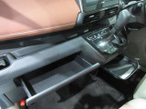 インストスライドボックス ティッシュボックスがまるまる一つ入るボックスです運転席からも開け閉め可能です