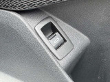 電動リアゲート装備です。バンパー下でのキックスイッチも装備されております。