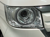 LEDヘッドライトは、点灯の瞬間から最大光量を発揮し、突然暗くなるトンネルなどでの安定感を高めます。