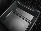 便利な収納ポケット、小物入れを各所に配置しています。