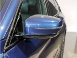 【BMWミラー】視認性の高いスタイリッシュなミラー。自動防眩機能も付いており夜間のドライビングをサポートします。