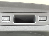 【パワーバックドア】スマートキーや運転席のボタンを押すだけでリアゲートが自動で開閉します!荷物を持っている時や、高い位置にあるバックドアを閉める際に便利な機能です♪