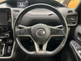 【純正革巻きステアリング】上質な革を使用することで、手にしっかり馴染みとても運転しやすいハンドルです♪