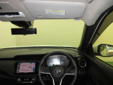 ドライバー目線で、使いやすく安全操作性と良好な視界を実現した運転席です。