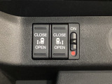 リアドアは乗り降りに便利な両側電動スライドドアです。また運転席に座っていながらスイッチ操作で自在にスライドドアを開け閉めできます。