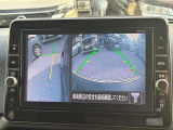 狭い道でのすれ違い、左側のガードレールや側溝が見えないと不安になりませんか?アラウンドビューモニターならバックカメラに加え、発進時に前方や周囲の確認、すれ違い時の助手席側下方の確認も出来て安心です♪