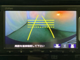 バックでの車庫入れも安心です! リアカメラが付いているバックモニター付のナビを装備しております。操作線もついており距離感も画面から確認できます。