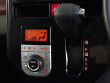 車内を快適に、オートエアコンを装備しています。