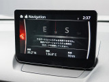 マツダコネクトの8インチWVGAディスプレイです。センターコンソールのコマンダーコントロールでの操作に加えて、タッチパネルにもなっていますので、画面にタッチしての操作も可能です。