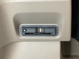 ハンドルの左下にETCがついています。高速道路の料金所の通過も楽々です。 カードの取り出しもしやすい場所についています。