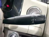 【オートライト】周りの明るさに応じて自動でヘッドライトの点灯・消灯ができる機能です!ライトの付け忘れ・消し忘れなどが無くなり、雨の日や夕方の走行も安心!トンネル通過時も便利ですね♪