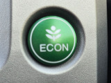 ワンタッチで省燃費走行をサポートするECONスイッチを装備。