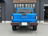 リアにはJeepのエンブレムがございます。