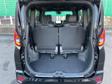 【トランク】積み込みやすくて、たっぷり積める荷室です。シートアレンジできるものは、乗車人数と荷物の量や大きさによってシートを動かすことができるので、より快適なドライブが可能です!