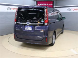 広々とした車内空間に優れた燃費性能。更にデザインも上質で人気のお車です!