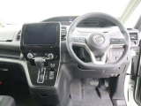 見通しのよいすっきりとした視界で、誰でも運転しやすいです。運転のしやすさは疲れにくさにも繋がりますよ♪