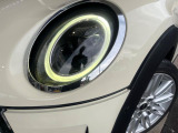 ●LEDヘッドライト:夜間走行時も良好な視界を確保し安心して運転できる高輝度LEDヘッドライトを装備!点灯速度が早く、消費電力も抑えられています。