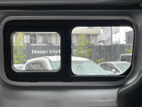 スライドドアの窓は手動で開閉できます