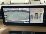 アラウンドビューモニター搭載。上から見下ろしたように液晶に映るのでスムーズな駐車をサポートします。