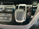 オートマチックシフトレバーは、手になじみ操作しやすい形状で安全運転にもつながります♪