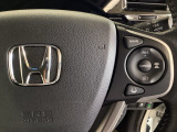 ハンドルにHondaセンシング系のクルーズコントロールやレーンキープアシストなどの操作スイッチが装備されています。ハンドルから手を離さず安全に操作できます。