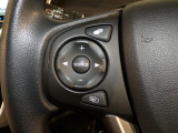 【ステアリングリモコン】ステアリングにオーディオ調節可能なスイッチが装備されていますので運転中でも視線をそらさずにオーディオの調節が可能です!