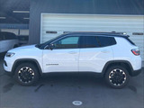 当店ではJeepの定める最大100項目に及ぶ納車前の法定点検整備を無料で実施後、ご納車しております。一年間の長期保証を無償付帯しておりますので、安心してお車をお選びいただけます。