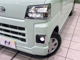 【LEDヘッドライト】悪天候や夜間走行時も良好な視界を確保し安心して運転できる高輝度LEDヘッドライトを装備!点灯速度が早く、消費電力も抑えられています。