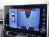 パノラミックビューモニターを装備。駐車場や交差点でクルマを真上から見るように周囲を確認できます。機能の詳細は販売店スタッフまでおたずねください。