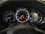 【メーターパネル】見た目もきれいで視認性もよく、安心して運転に集中できます。シンプルであるということが実は安全でもあるんです。