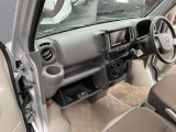 車検証入れなど、いろいろな物が収納できます。