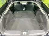 【パワーバックドア】スマートキーや運転席のボタンを押すだけでリアゲートが自動で開閉します!荷物を持っている時や、高い位置にあるバックドアを閉める際に便利な機能です♪
