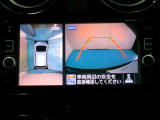アラウンドモニター 白線や駐車車両をナビ及びルームミラーに表示 駐車している車両との位置関係も一目で分かって安心です
