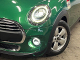 ●LEDヘッドライト:夜間走行時も良好な視界を確保し安心して運転できる高輝度LEDヘッドライトを装備!点灯速度が早く、消費電力も抑えられています。