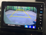 【バックカメラ】駐車時に後方がリアルタイム映像で確認できます。大型商業施設や立体駐車場での駐車時や、夜間のバック時に大活躍!運転スキルに関わらず、今や必須となった装備のひとつです!