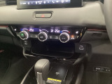 ダブルエアコンは、運転席と助手席でそれぞれ異なる温度を設定できます。