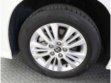 タイヤの溝もしっかりありますので、乗り出しで余計な費用が掛かることもありませんね。