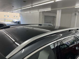 メルセデス・ベンツあざみ野店は、屋内展示場がございますので、雨の日もゆっくりと実車をご覧いただけます。駅から徒歩3分の立地です。