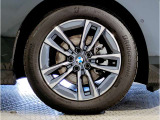 【BMWアロイホイル】軽量かつ強度に拘ったアロイホイル。走行性能ポテンシャルを引き出す設計。車の足元を引き締めてくれる大きなポイントはアロイホイルです。