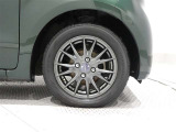 タイヤサイズは(155/65R14)で社外アルミホイールです。